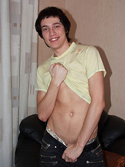 Twink DJ displaying his yummy teen bod and bottom
