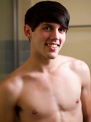 Aiden Summers shows off his tight jock body