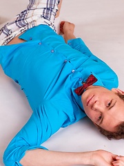 19 y.o. first-time homo Alex Newmann is posing on the floor