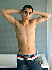 Joey jerking his big boner on the edge of the bathtub