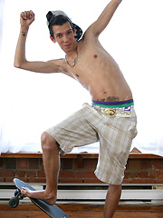 Skater boy Axel Ducharme masturbation
