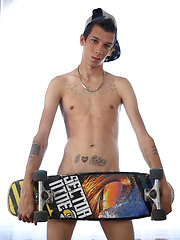 Skater boy Axel Ducharme masturbation