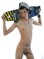 Skater boy Axel Ducharme masturbation