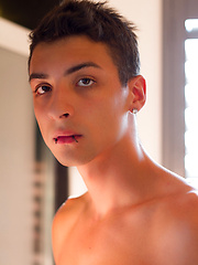 While Jasper Robinson is in the shower he gets a surprise visitor